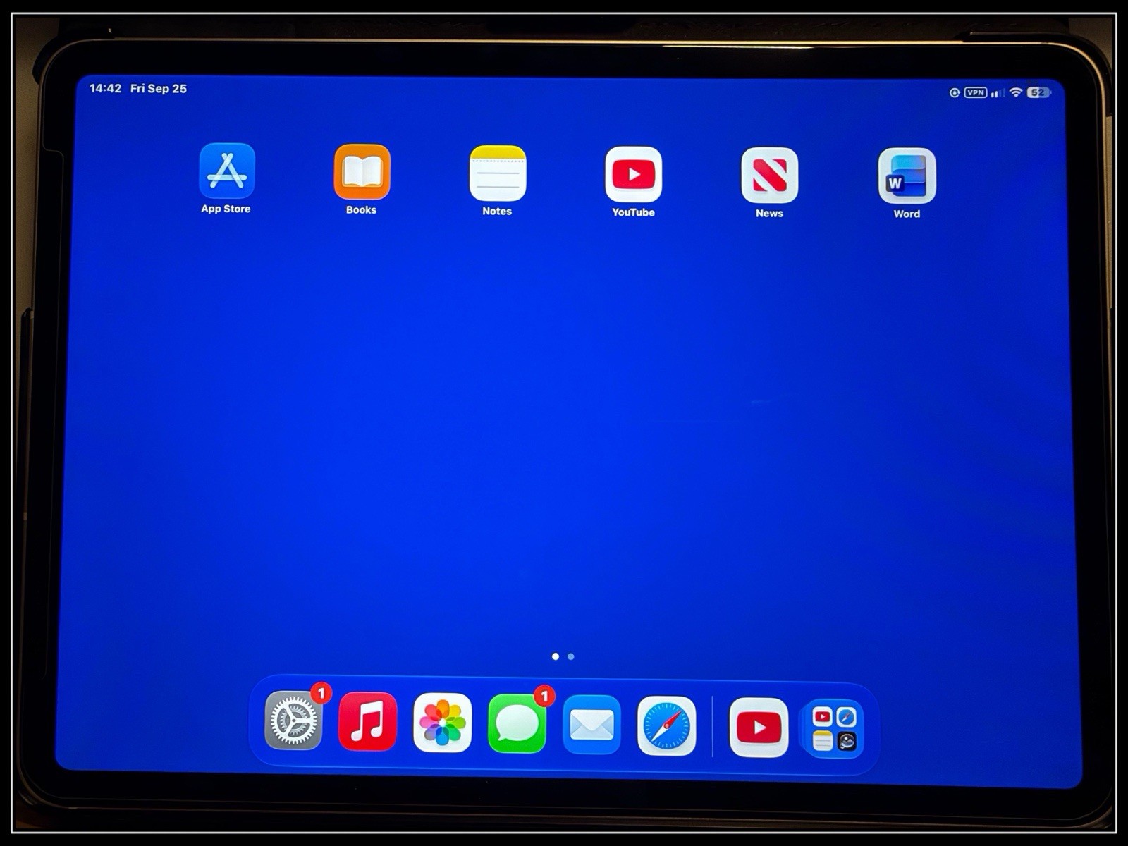 Apple iPad Pro 11in Wi‑Fi + 5G-128MB-Used-Mint-Unlocked New Case-Pencil (BUNDLE)