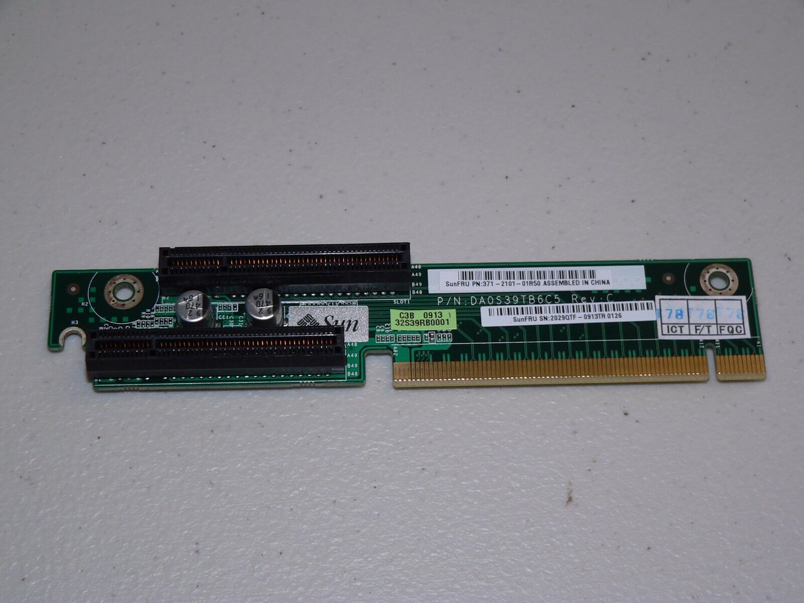 Used Sun 371-2101-01R50 Dual PCIe 8x 1U riser card for SunFire X2100/2200