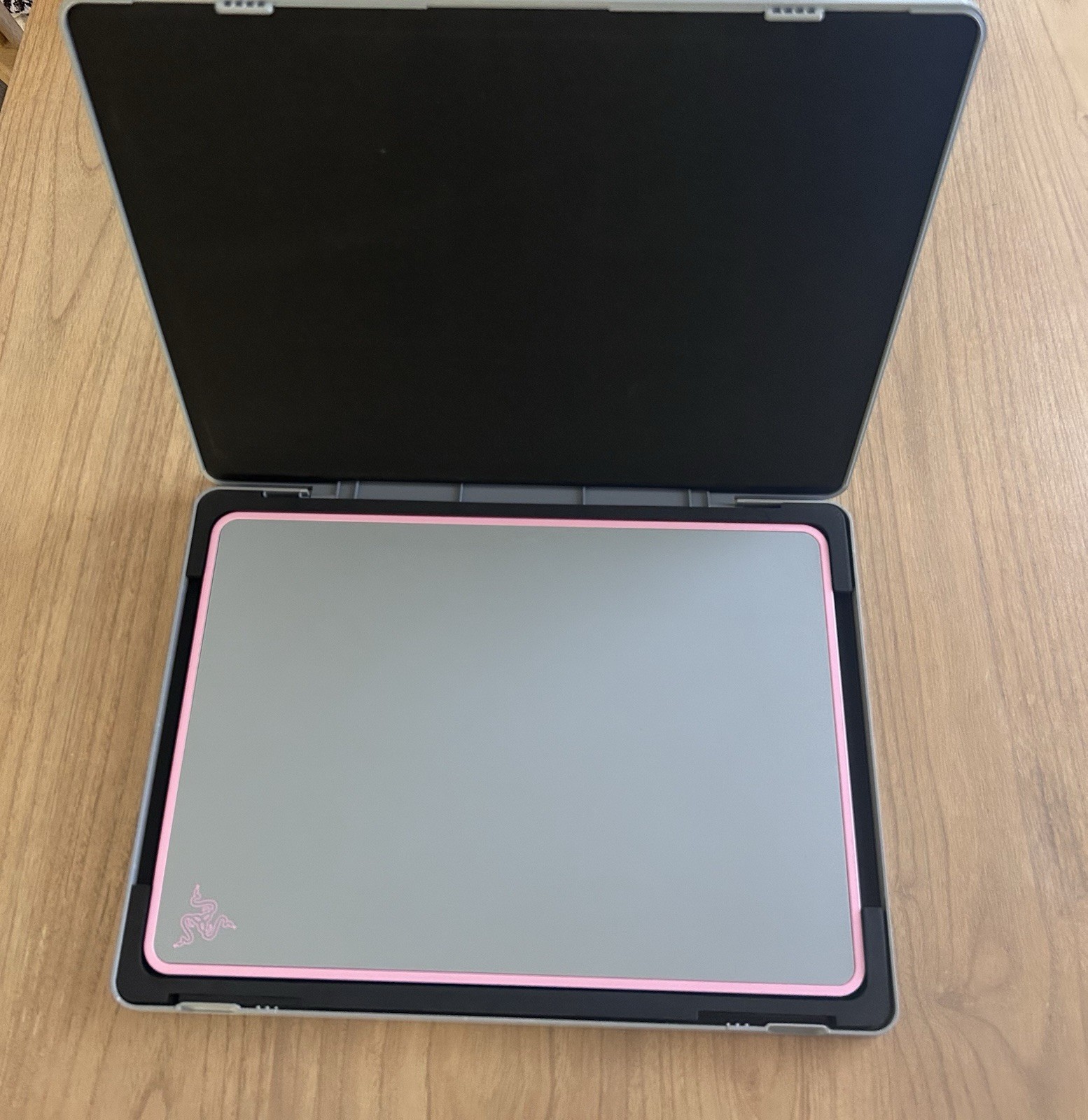 Razer Invicta Quartz Edition Gaming Mouse Mat-Pink/Silver - Aluminum Base & Case