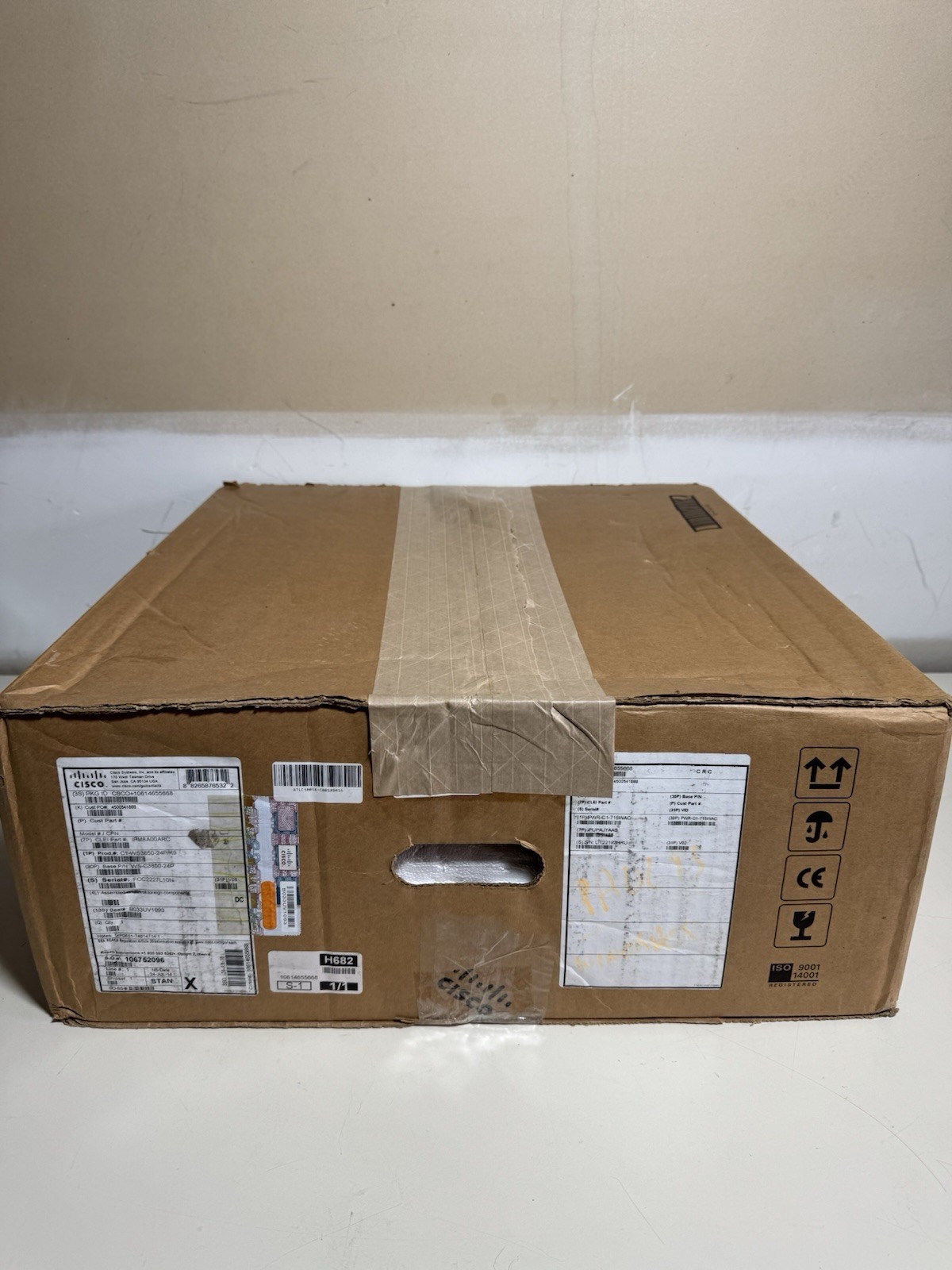 Cisco WS-C3850-24P-S Catalyst 24-Ports Rack-Mountable Managed Switch
