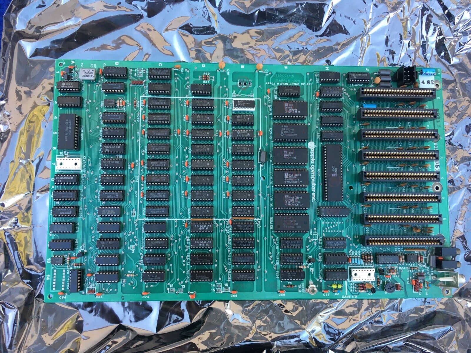 NOS Vintage Apple II Plus + Motherboard Main Logic Board 820-0044-D RFI  New