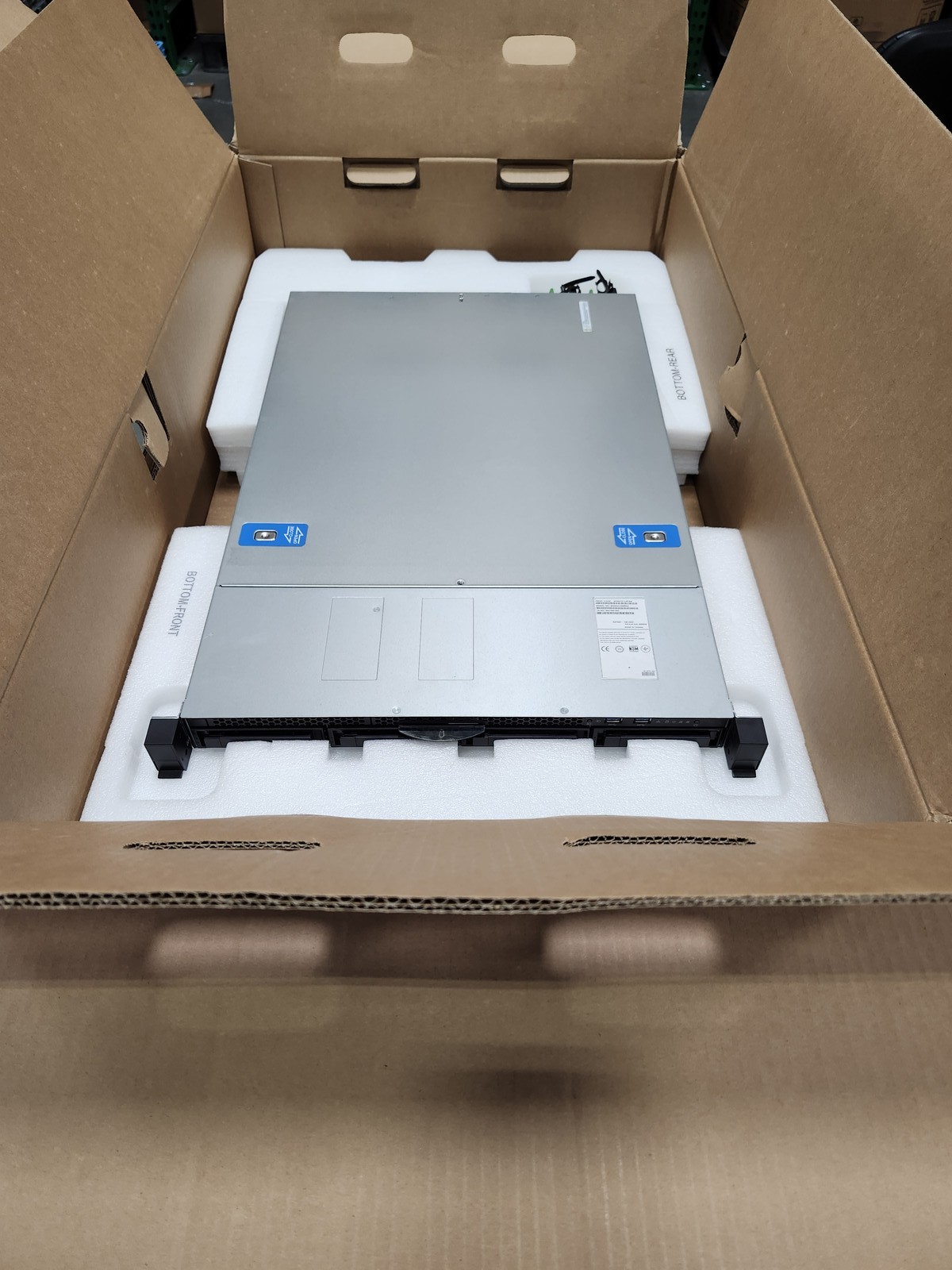 New Intel 1U NVMe Server 2x Gold 6326 32-Core 2.9GHz 1TB RAM 4x3.84TB SSD