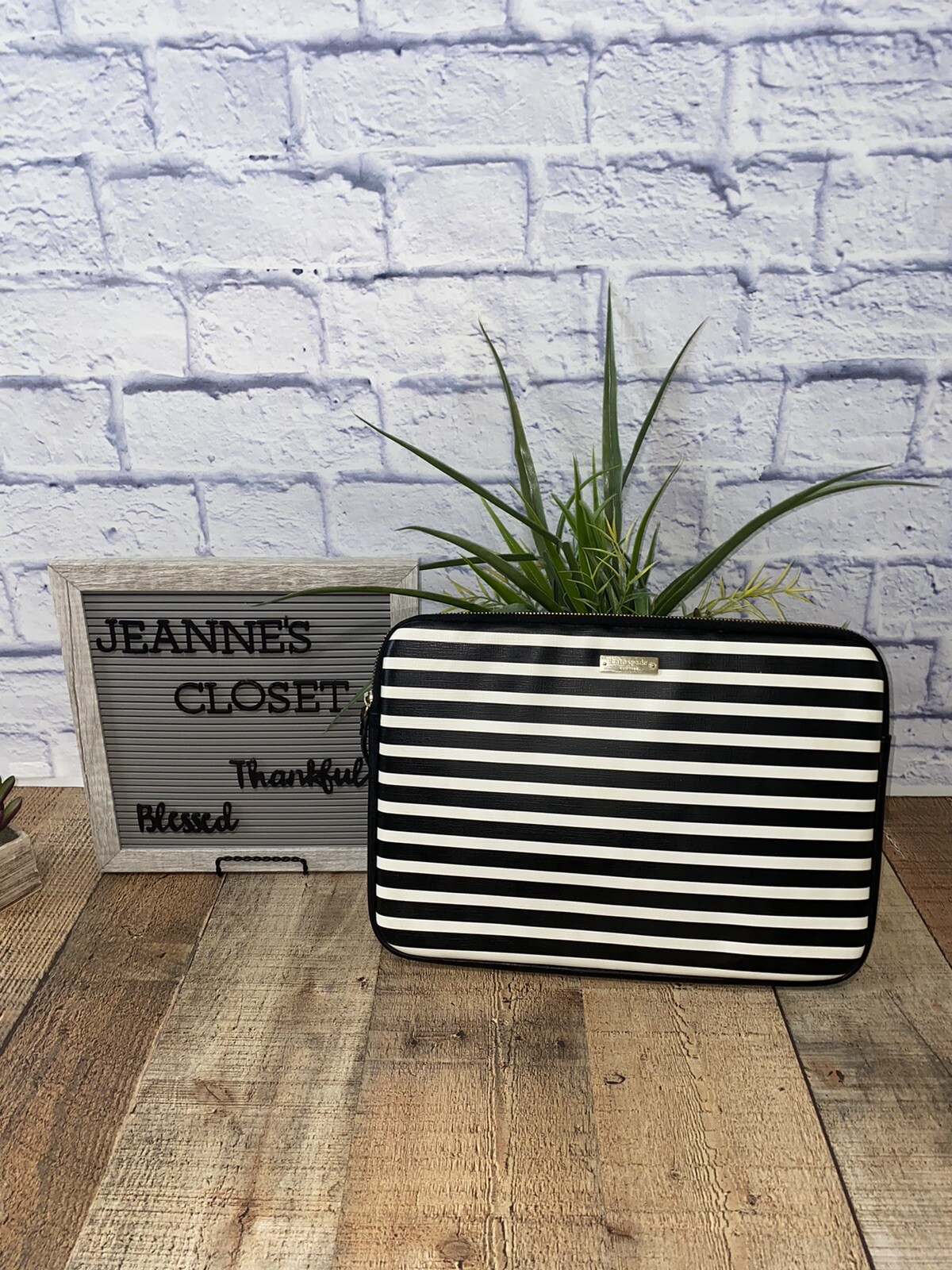 KATE SPADE LAPTOP CASE 13" MACBOOK NEW YORK SAFFIANO BLACK WHITE STRIPES