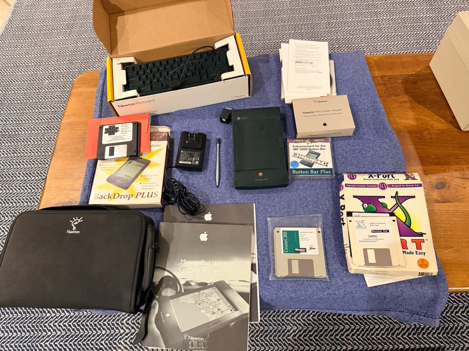 Apple Newton MessagePad 2100 bundle with keyboard and accessories