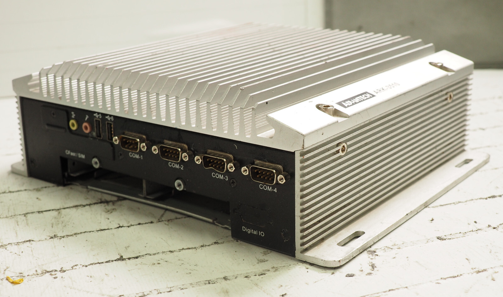 Advantech ARK-3510L-00A1E Wide Range Power Fanless PC No HDD
