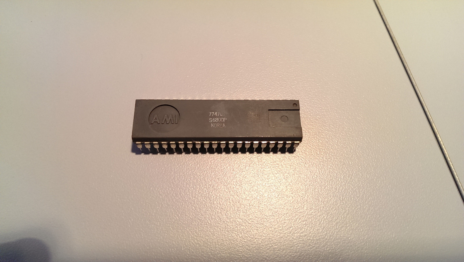 Vintage grey embossed AMI 6800 CPU IC - S6800P - EARLY date code 7747