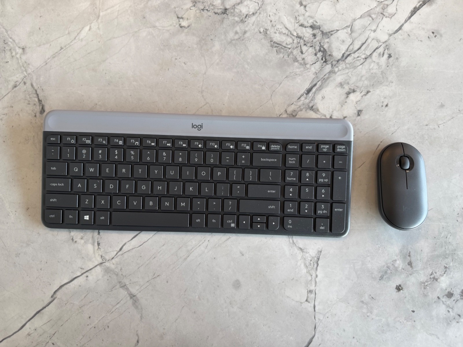 Logitech K470 M340 slim wireless keyboard Mouse Gray W/dongle Excellent