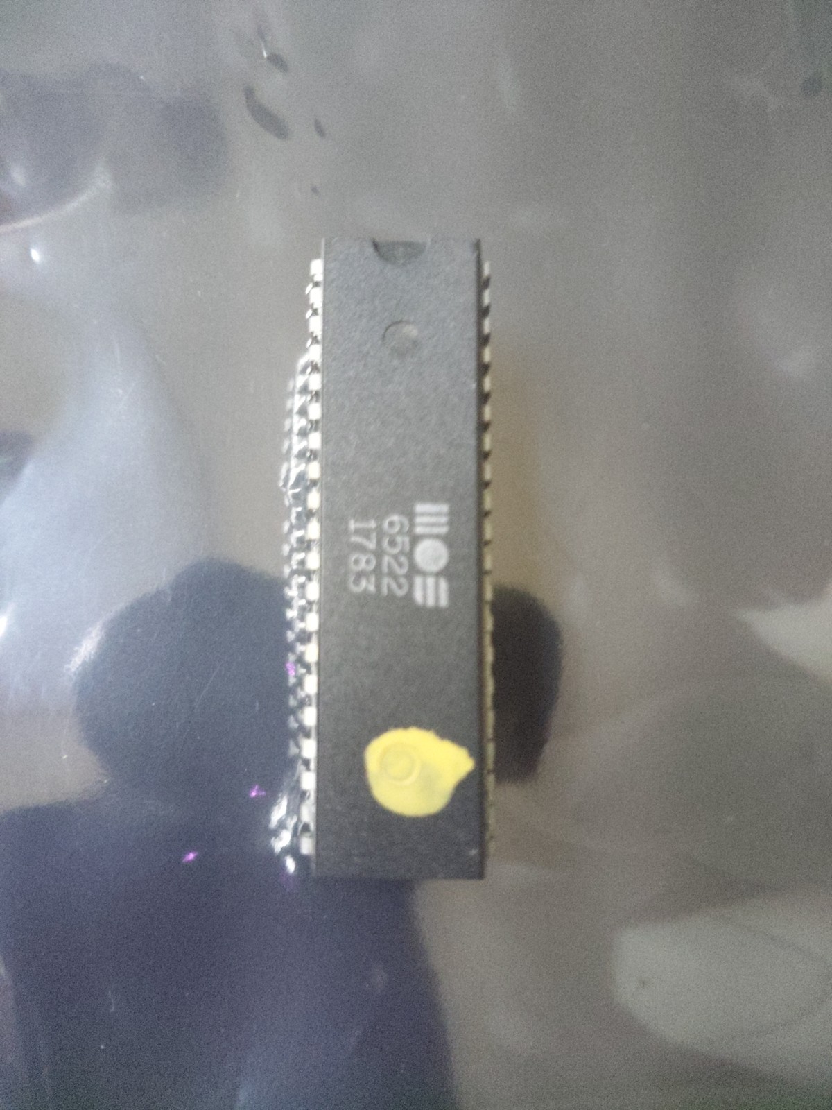 Commodore MOS 6522 VIA chip, used pull