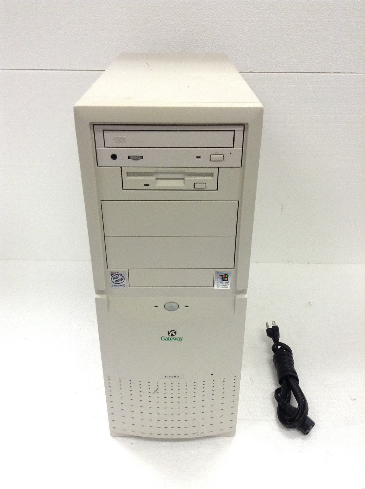 Gateway G6-300 E-4200 Pentium II 300MHz 64MB RAM NO HD Vintage Desktop PC Retro