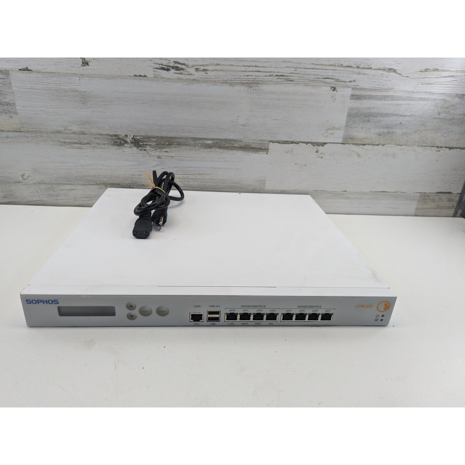 Sophos UTM-220 Rev 5 8 Port Gigabit Firewall Gateway Security Appliance
