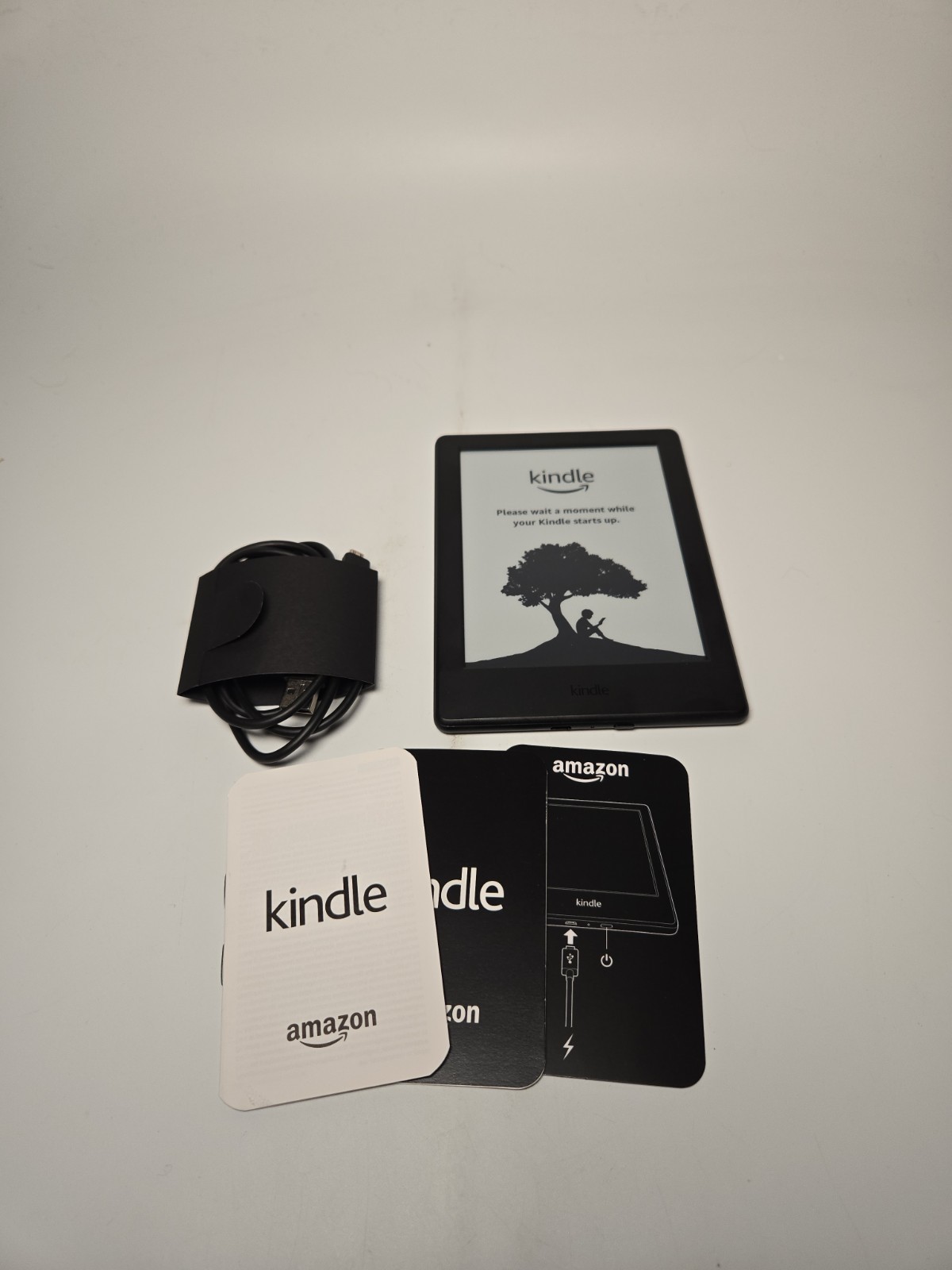 Amazon Kindle (SY69JL) - 4GB Wi-Fi 8th Gen eReader