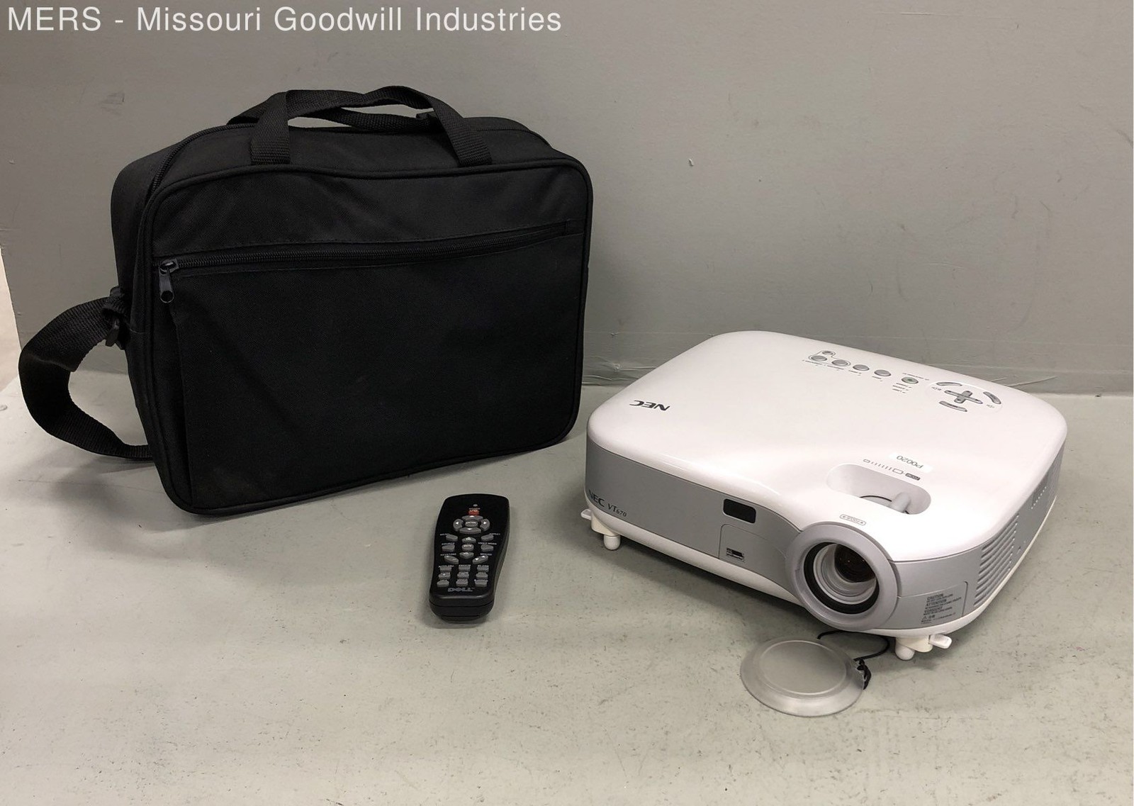 NEC VT670 Digital LCD Projector With Remote Case Power Cord Tested Working