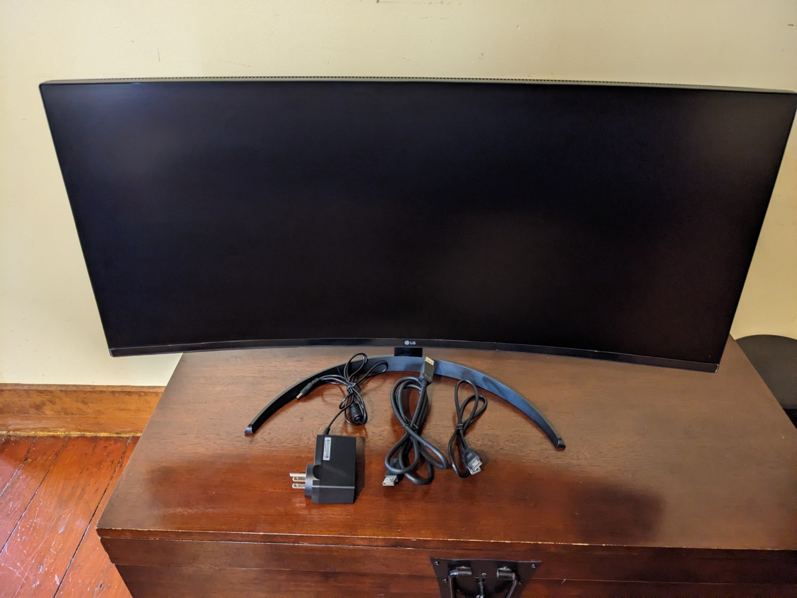 LG  34" Curved Ultrawide WQHD (3440 x 1440) Monitor, Black