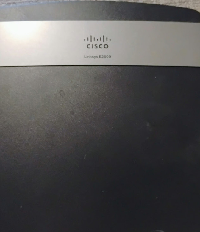 Cisco Linksys E2500 300 Mbps 4-Port 10/100 Wireless N Router