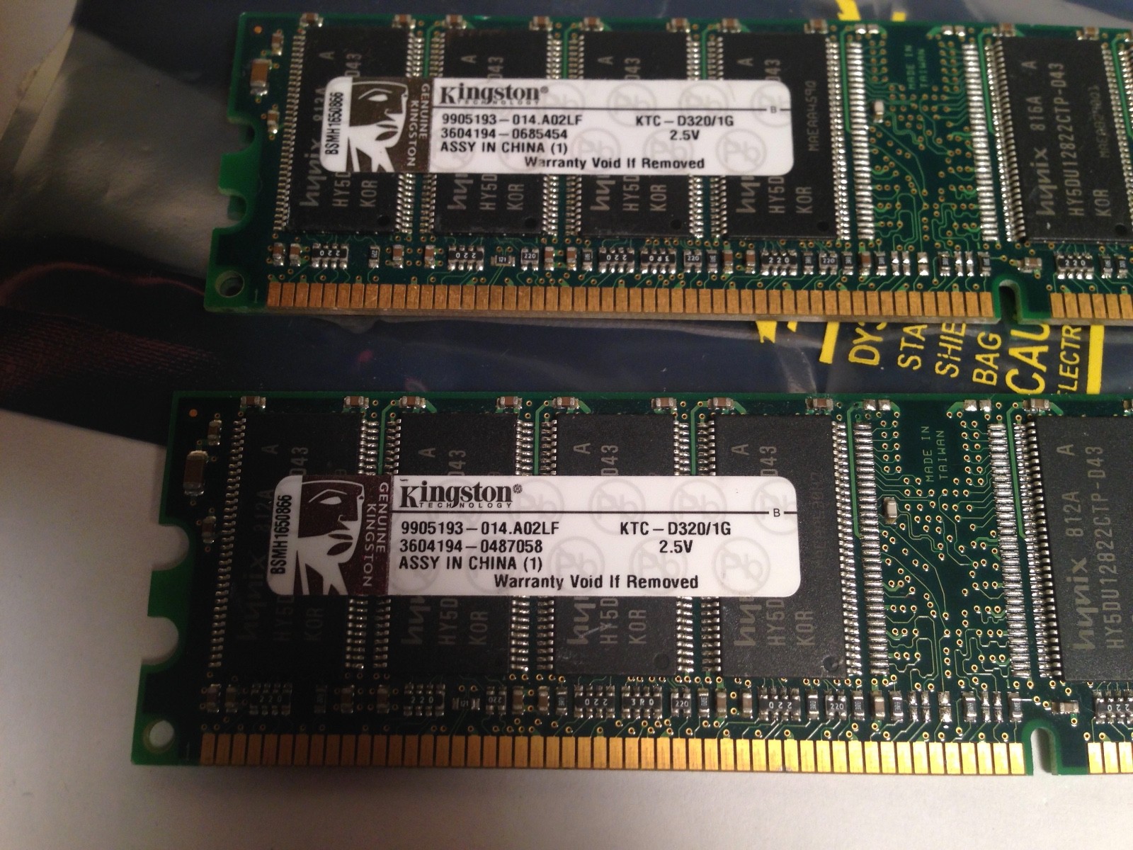 Kingston Kvr 2.5V RAM Memory 9905193-134.A02LF   3604194-0487058 2 MODULES