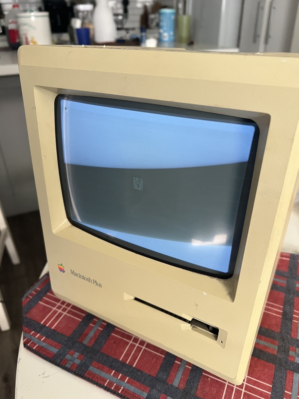 Vintage Apple Macintosh Plus 1MB Computer Model M0001A Powers up