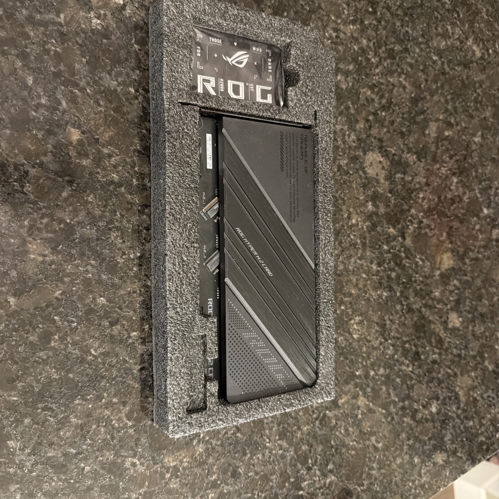 ASUS ROG HYPER M.2 CARD PCIE NVME M.2 EXPANSION CARD