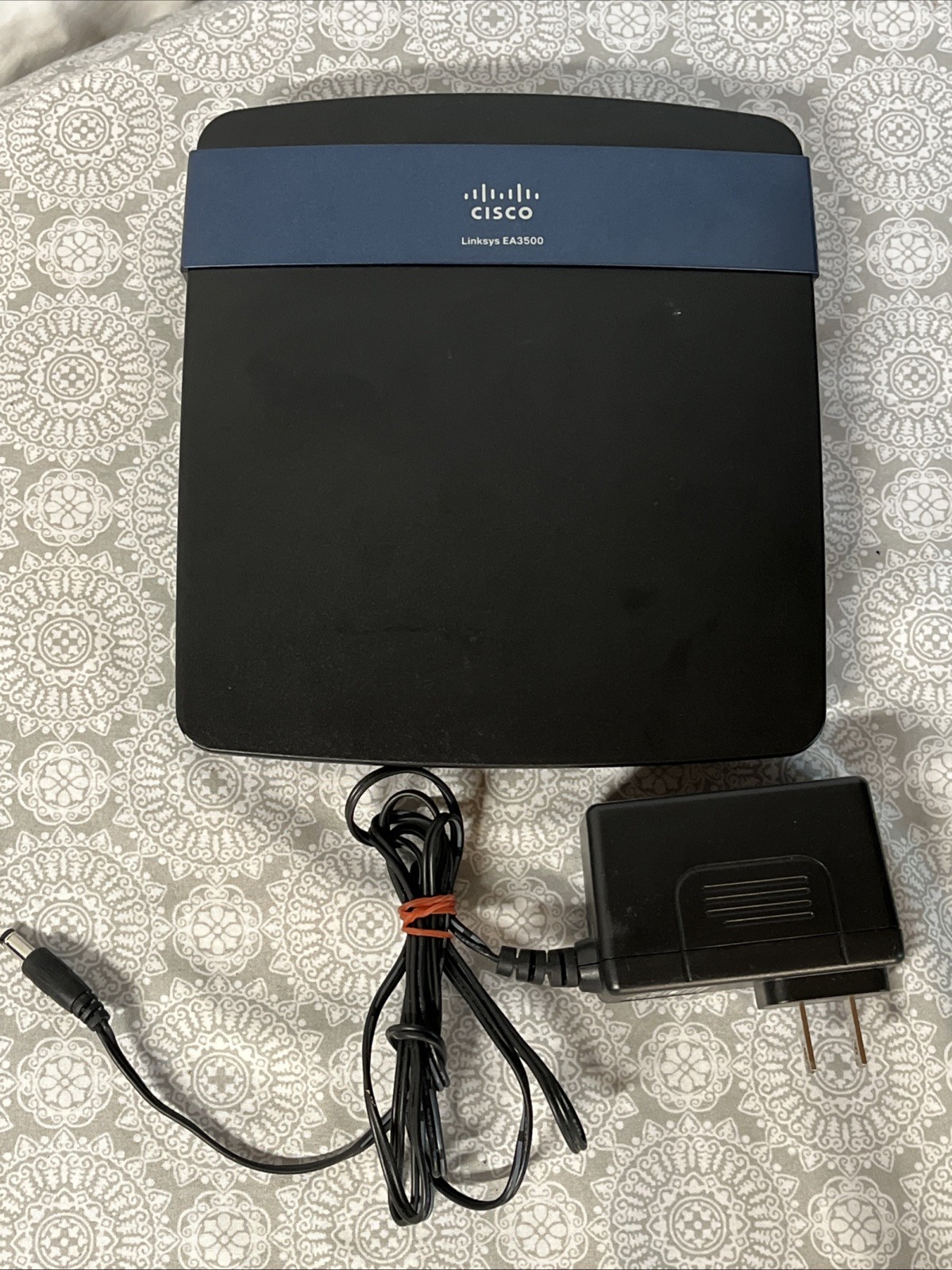 CISCO Linksys EA3500 Dual Band N750 Router W/ Power Cord - Turns On Solid Green