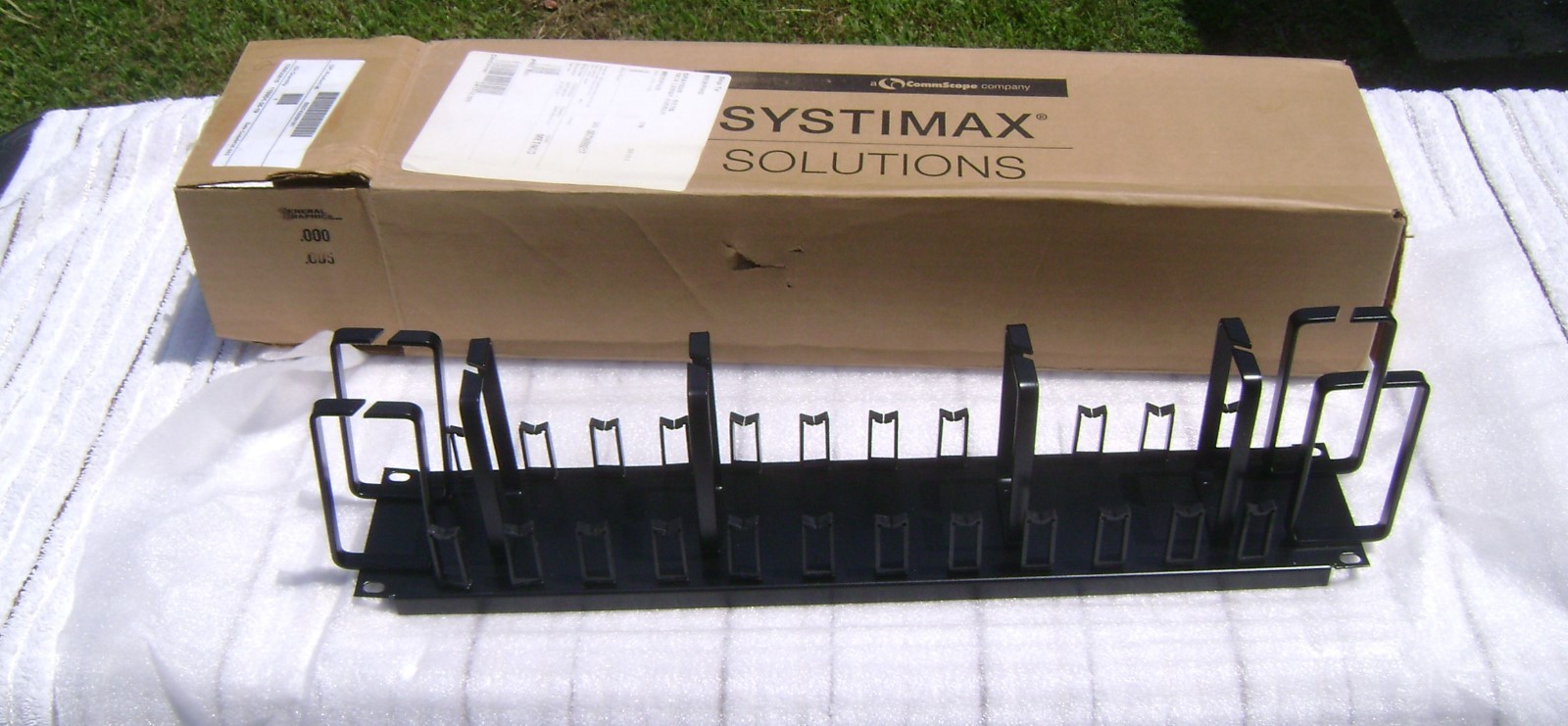 BRAND NEW SYSTIMAX RACK MOUNT CABLE MANAGEMENT PANEL HORIZONTAL 1100D1-35-19