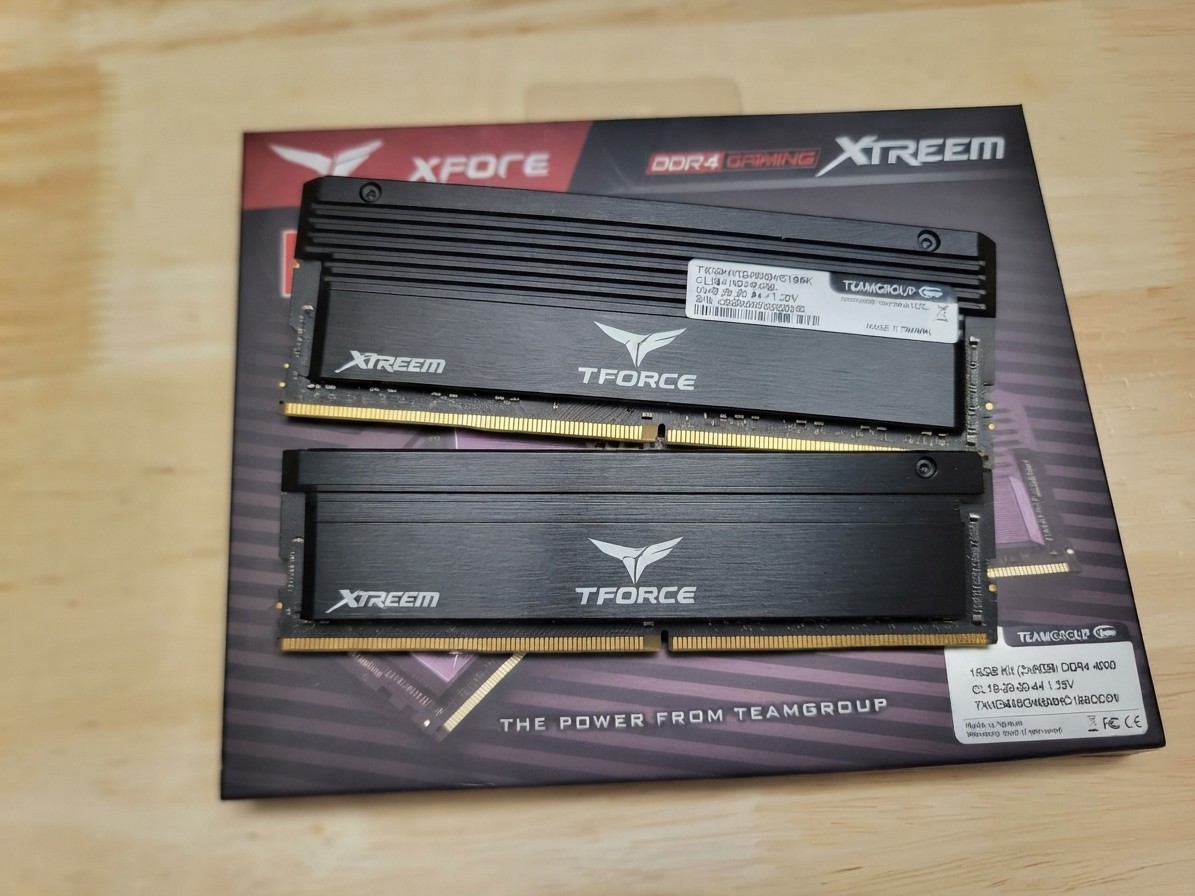 Team Group T-Force Xtreem Desktop PC Memory 16GB DDR4 4000MHz (8GBx2)