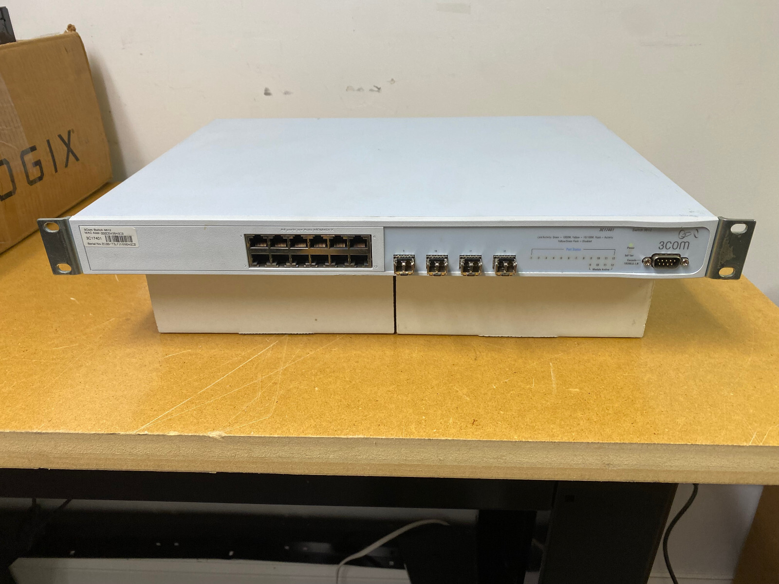 3Com 3812 SuperStack 12-Port 10/100/1000Base-T + 4x SFP Ports Switch 3C17401
