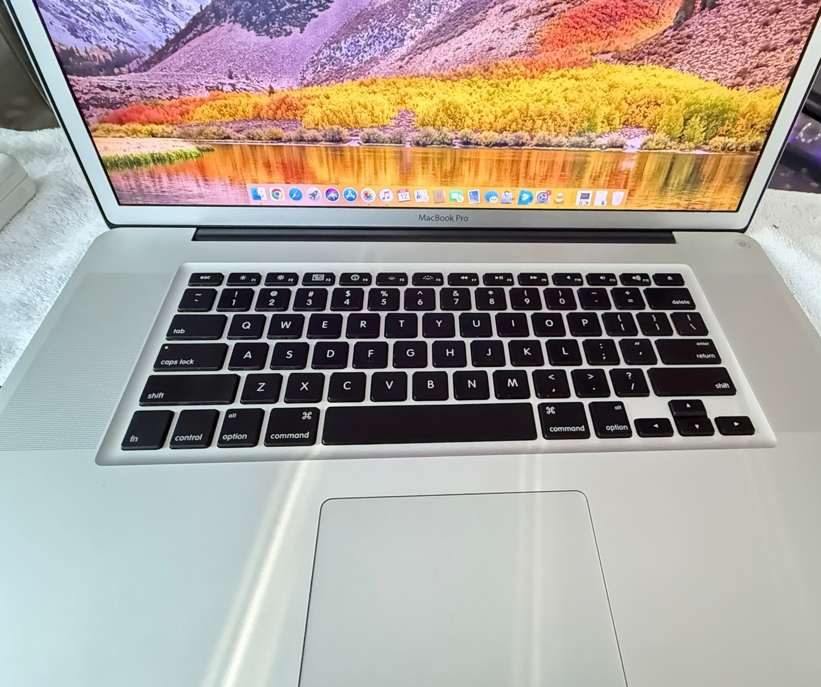 MacBook Pro 17'' i7. Early 2011. CPU 2.20GHz Ram 8 GB .500 SSD. High Sierra
