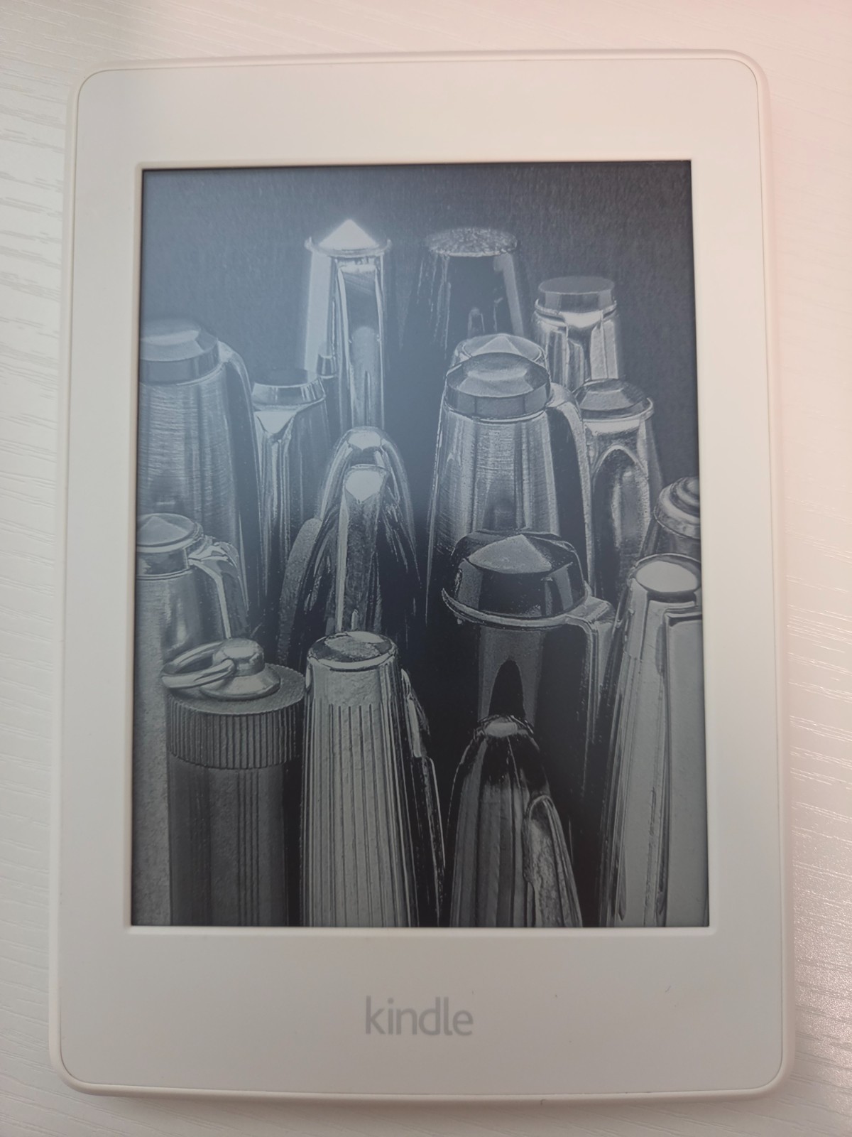 Amazon Kindle Paperwhite 3rd (7th Generation) 6in, White - [Scratch & Dent]