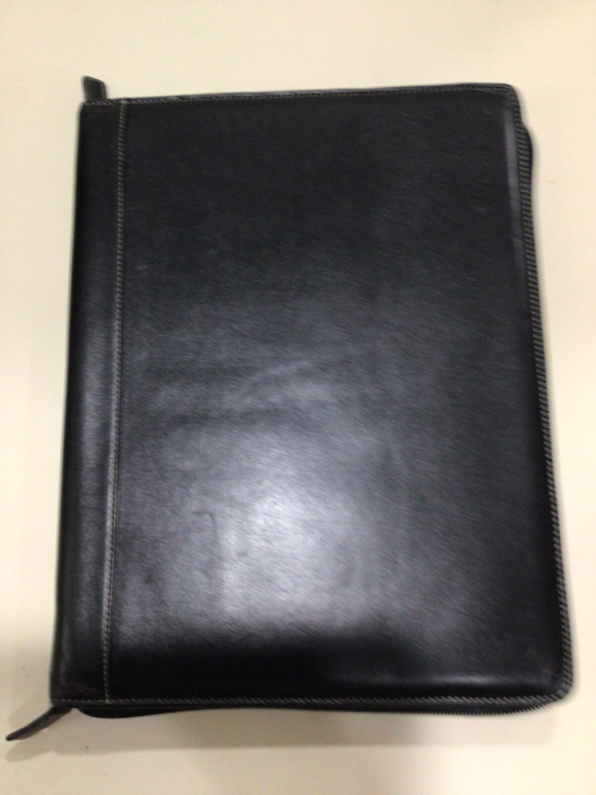Levenger Folio with 8 x 11.5” Note Pad - Black Leather 10x13” iPad Slot Zippered