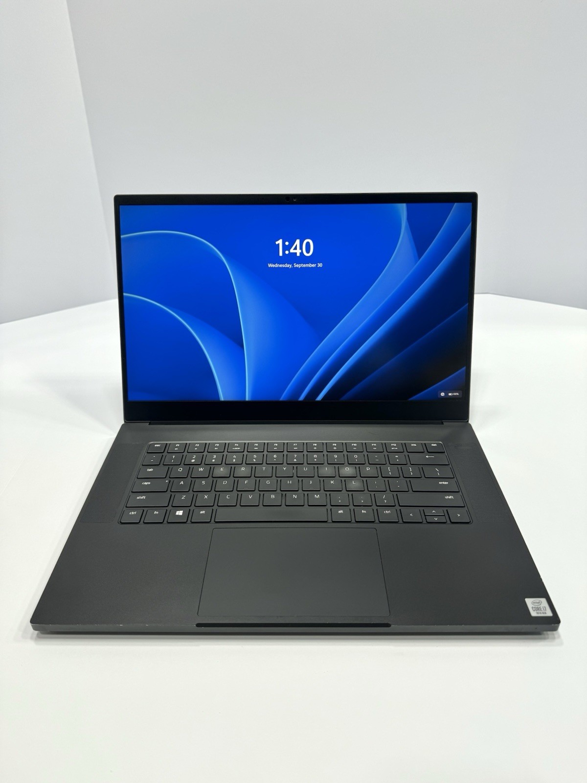 Razer Blade 15 Advanced RTX 2080 Super Max-Q 300Hz i7-10875H 2.3GHz 16GB 256GB
