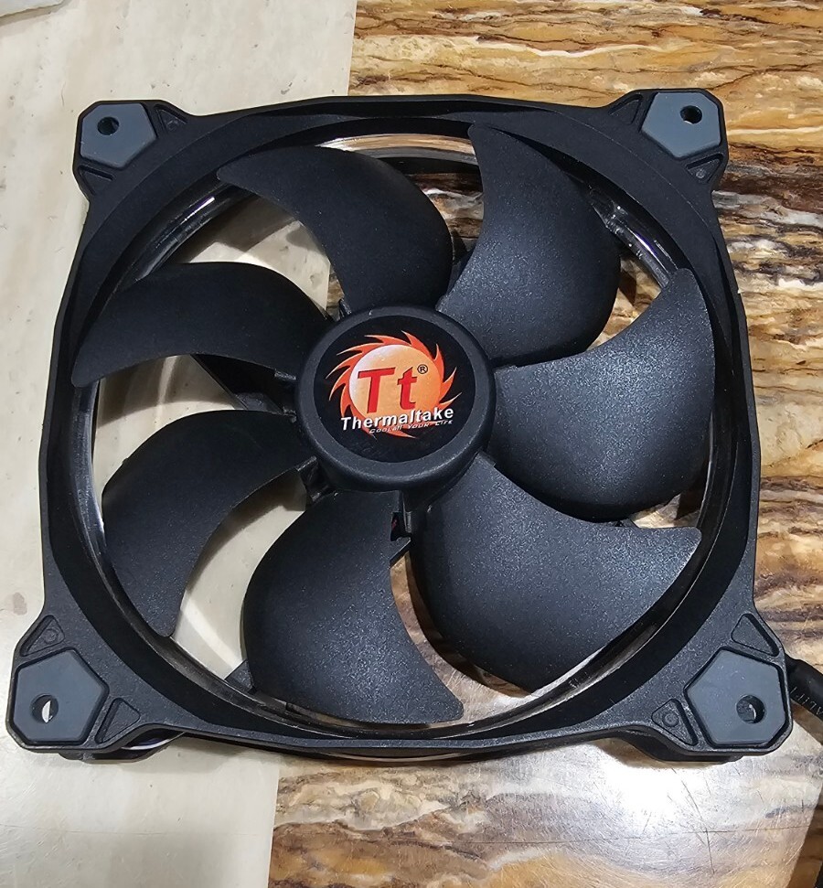 Thermaltake Riing 140mm LED RGB TT Premium Rad Fan 