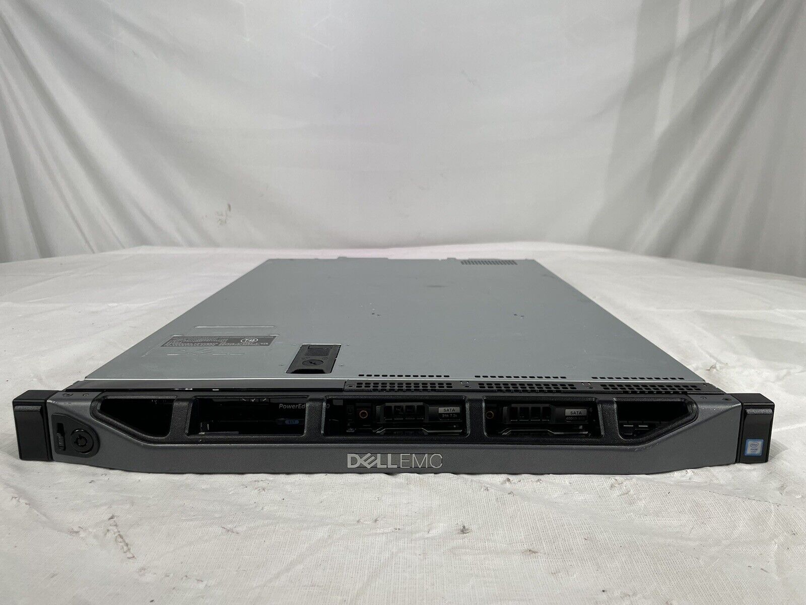 Dell EMC PowerEdge R430 Xeon E5-2630 V4 @2.2GHz 32GB RAM 4x 400GB SSD No OS