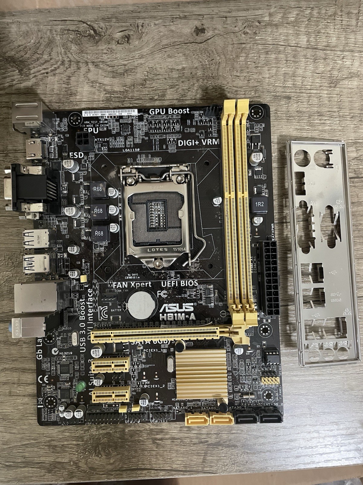 ASUS H81M-A LGA1150 Socket DDR3 DVI VGA Motherboard w/ I/O Shield (No CPU)