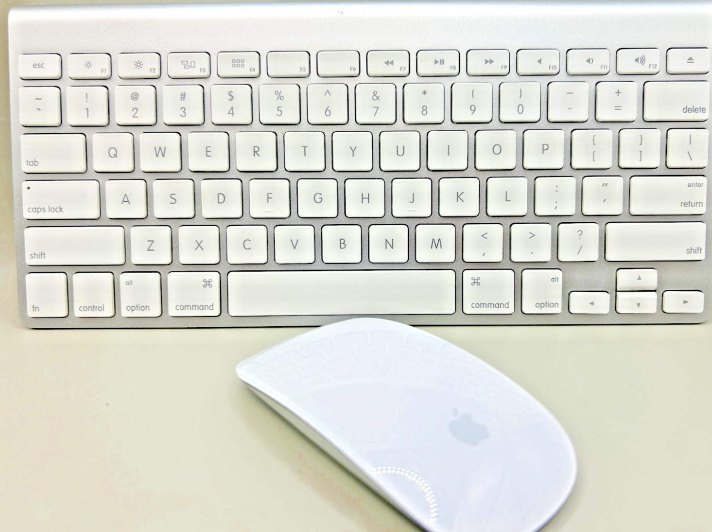 Apple Wireless Keyboard (A1314) & Magic Mouse (A1296) set  TESTED and WORKING