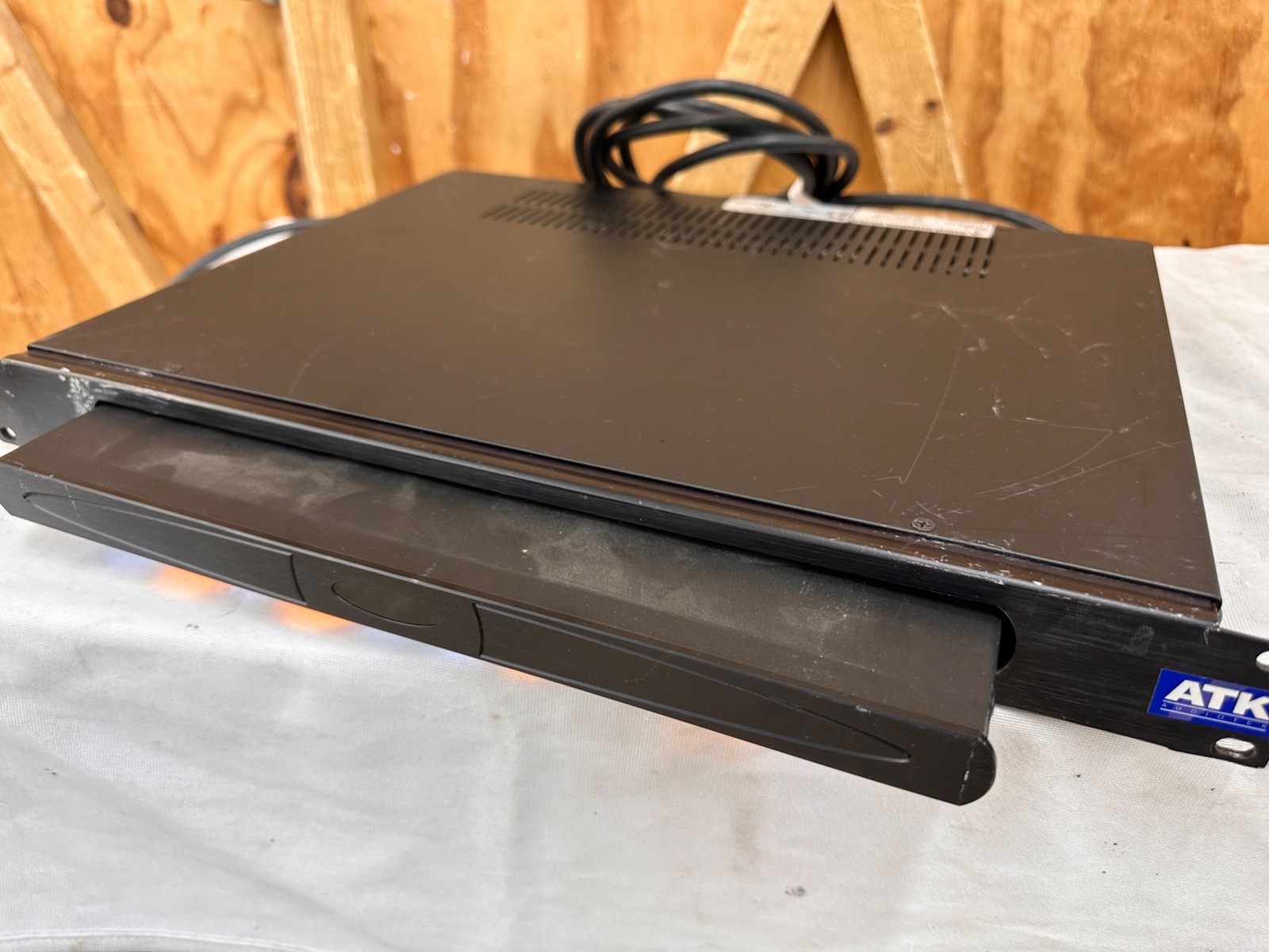 Middle Atlantic PDLT-815RVA Rack Light w/15 Amp Power Distribution #3 - READ