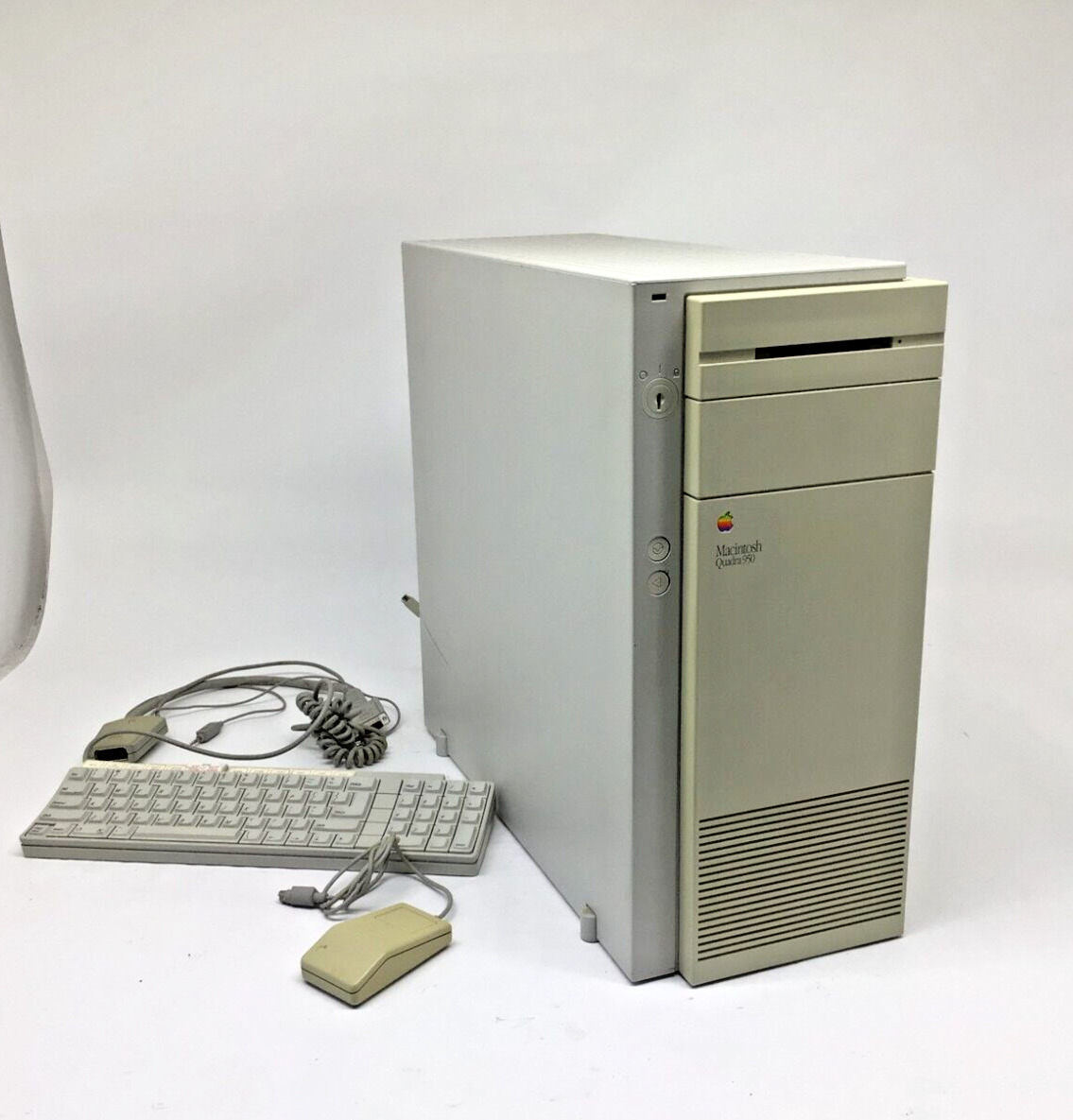 Apple Macintosh Quadra 950 M4300 w/ Original Software, Keys, Keyboard, & Mouse
