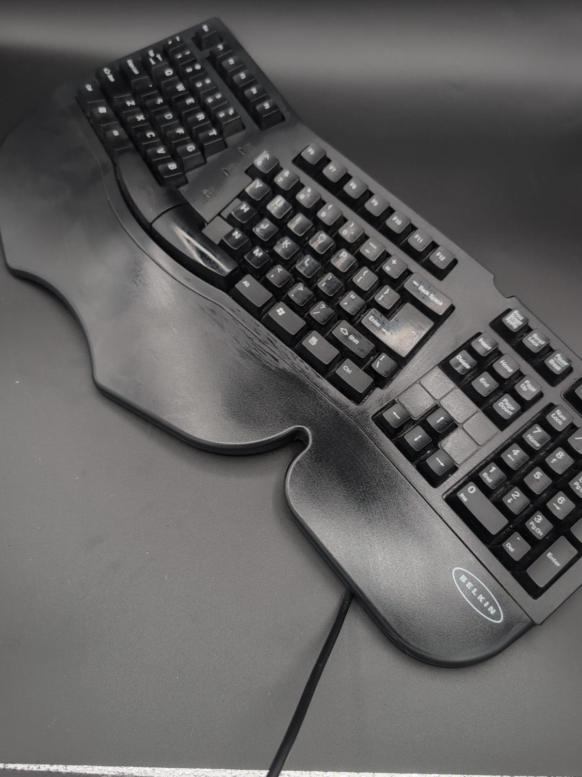 Vintage Belkin Ergonomic Keyboard F8E208-BLK Split-Key PS/2 Wired Black