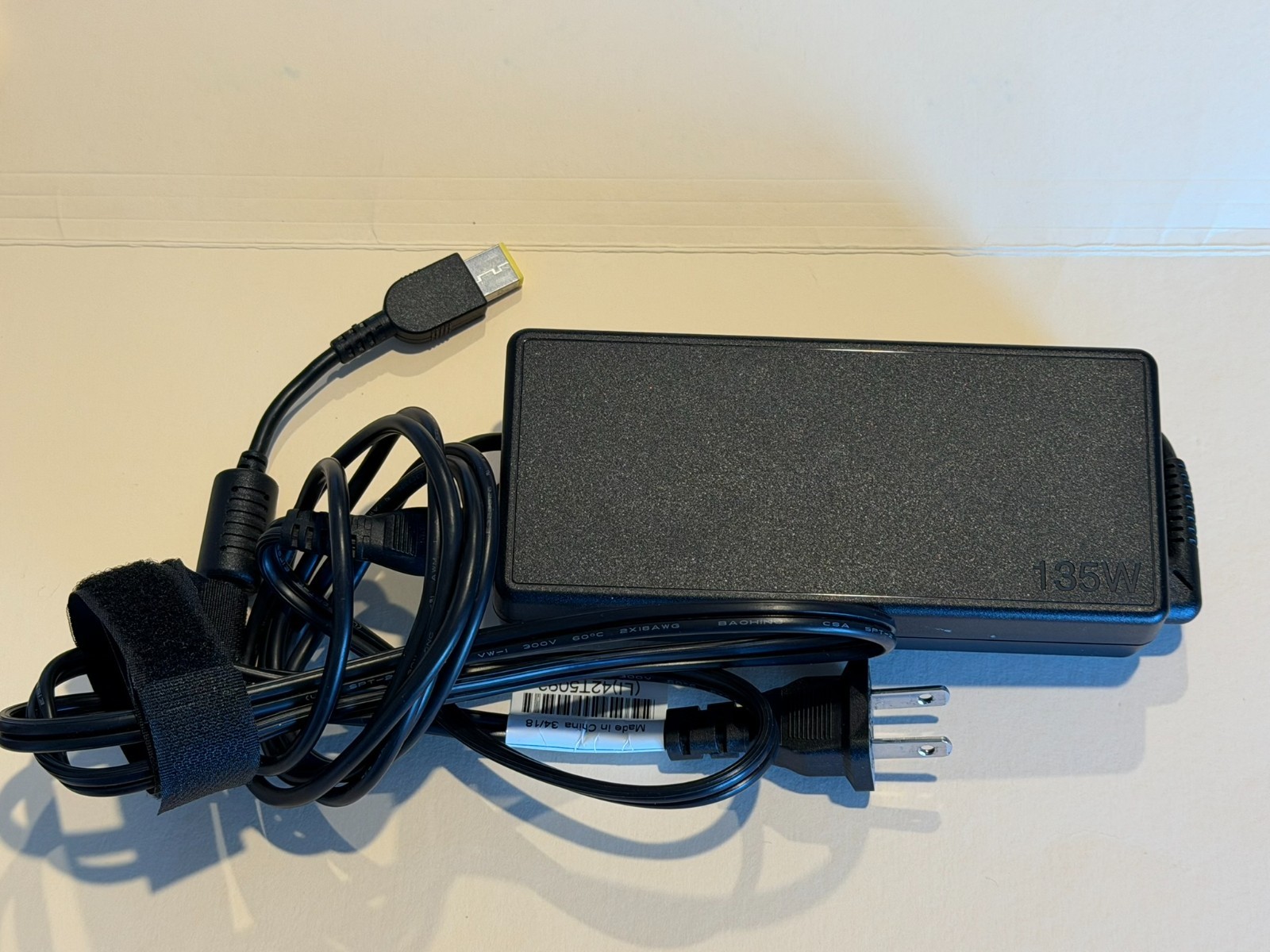 Genuine Lenovo Power Adapter 135W ADL135NDC2A ADL135NLC2A Charger 20V 6.75A