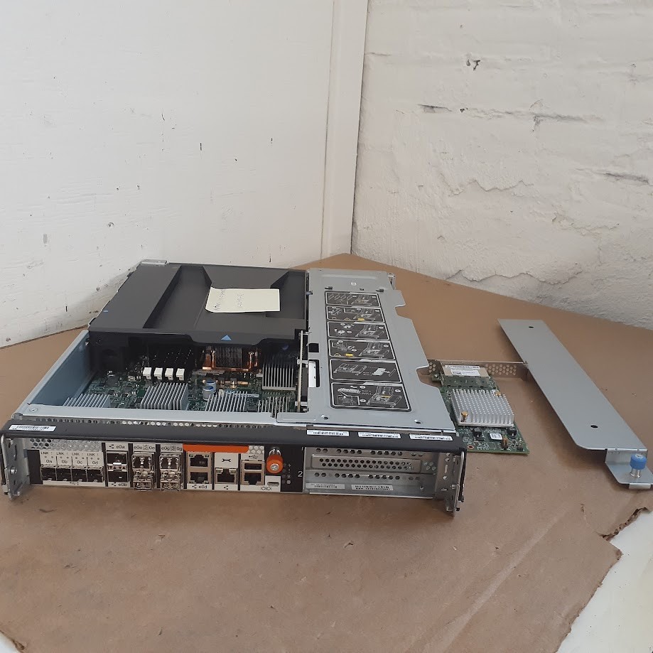 NetApp 111-02493+B1 Storage Controller w/ Avago 332-00331+A0 & BA 4-Port 12G Min