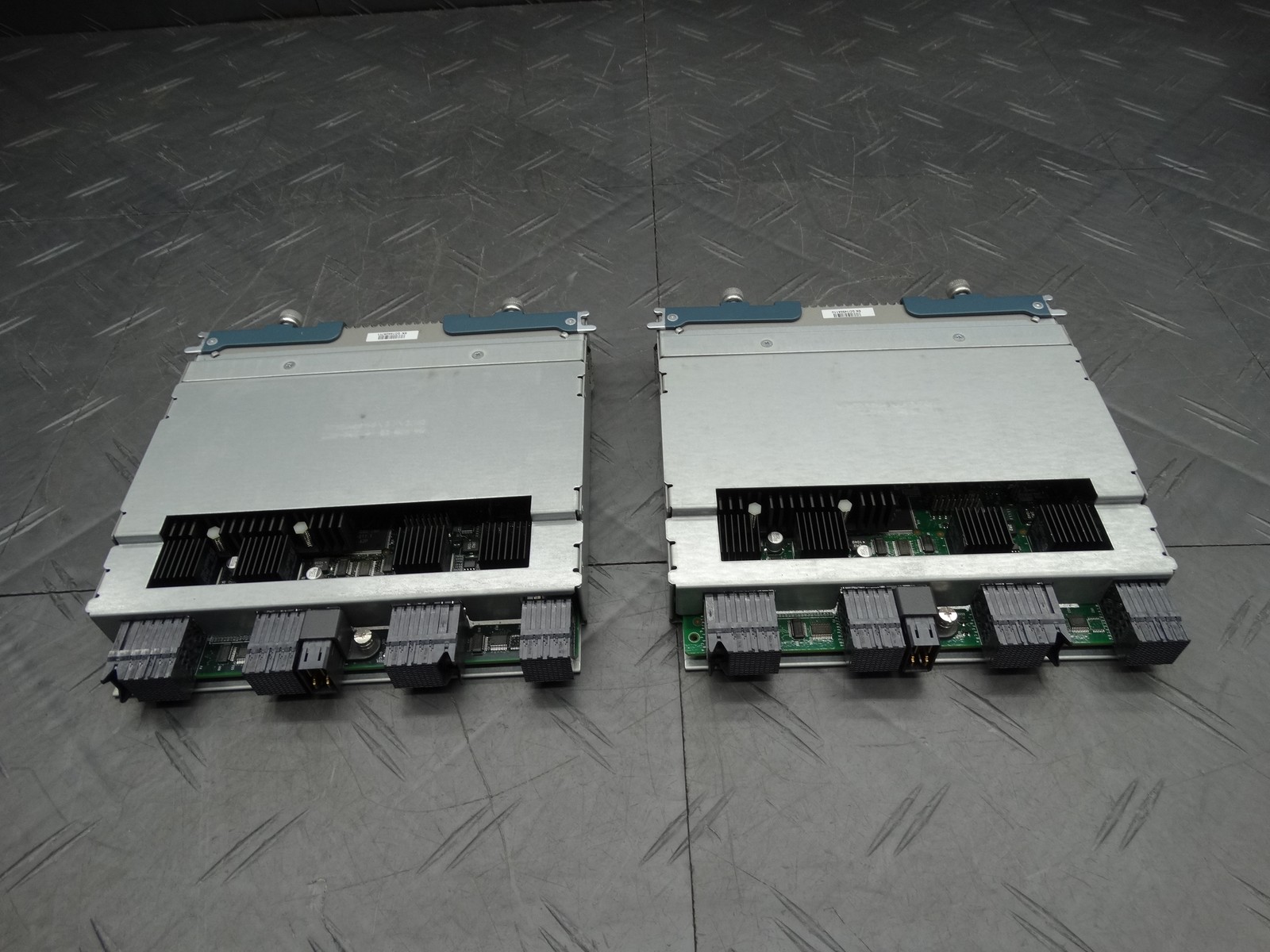 Cisco 68-3214-10 A0/B0 N20-I6584 V06 UCS 2104XP 4-Port Fabric Extender Lot of 2