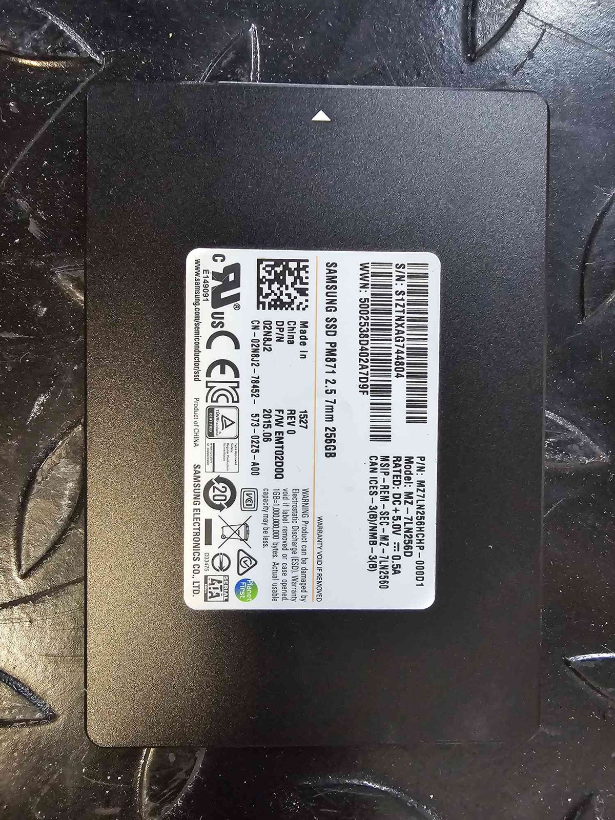SAMSUNG MZ-7LN256D