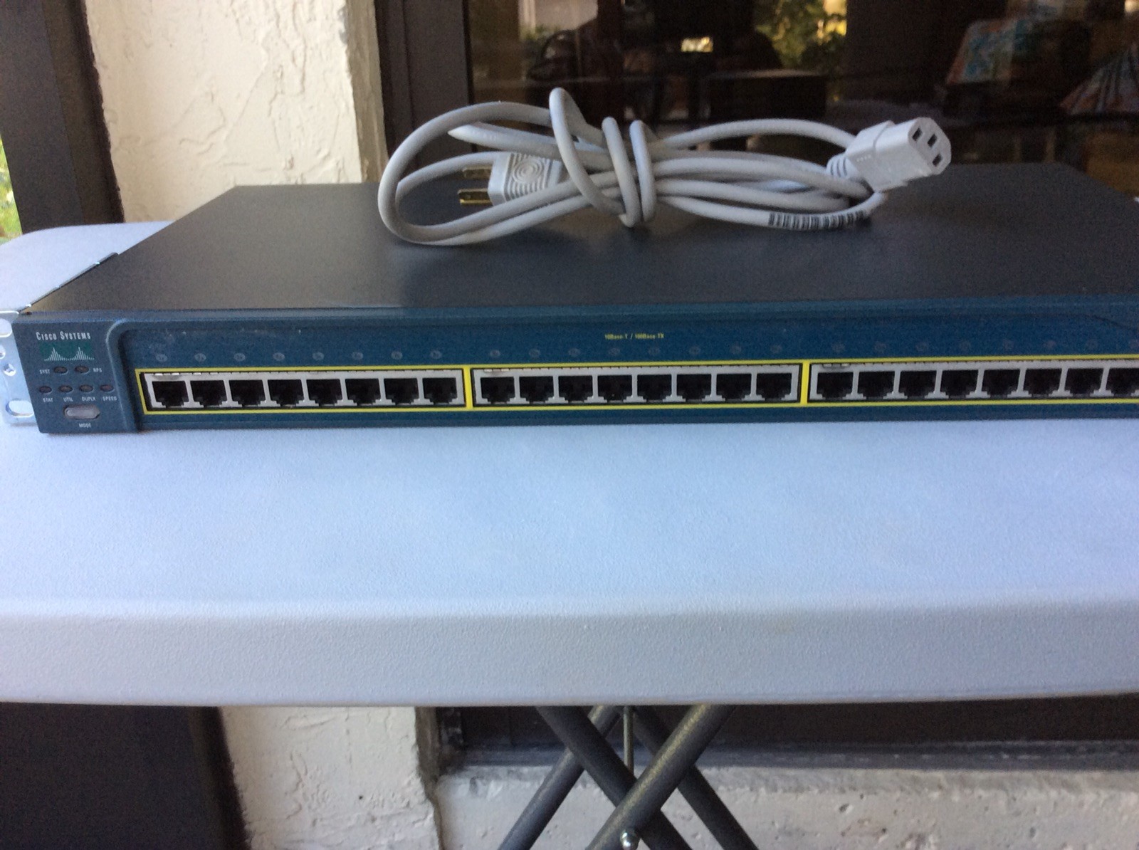 CISCO System 24 Port Model C2950.
