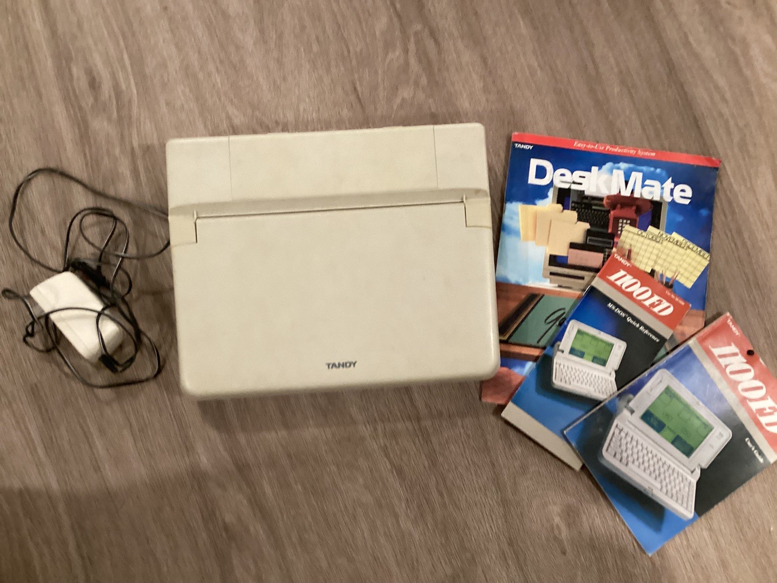 Tandy 1100FD Laptop Computer DeskMate Vntg '89  