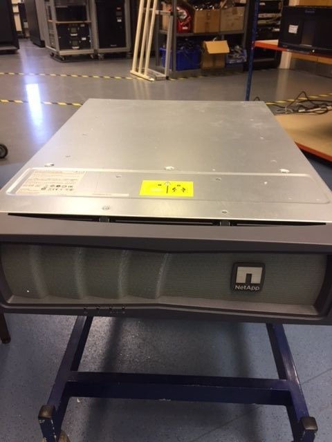 NetApp FAS3250 Filer System with Controller, IO Expander, 10GB FC Card, Big Spec