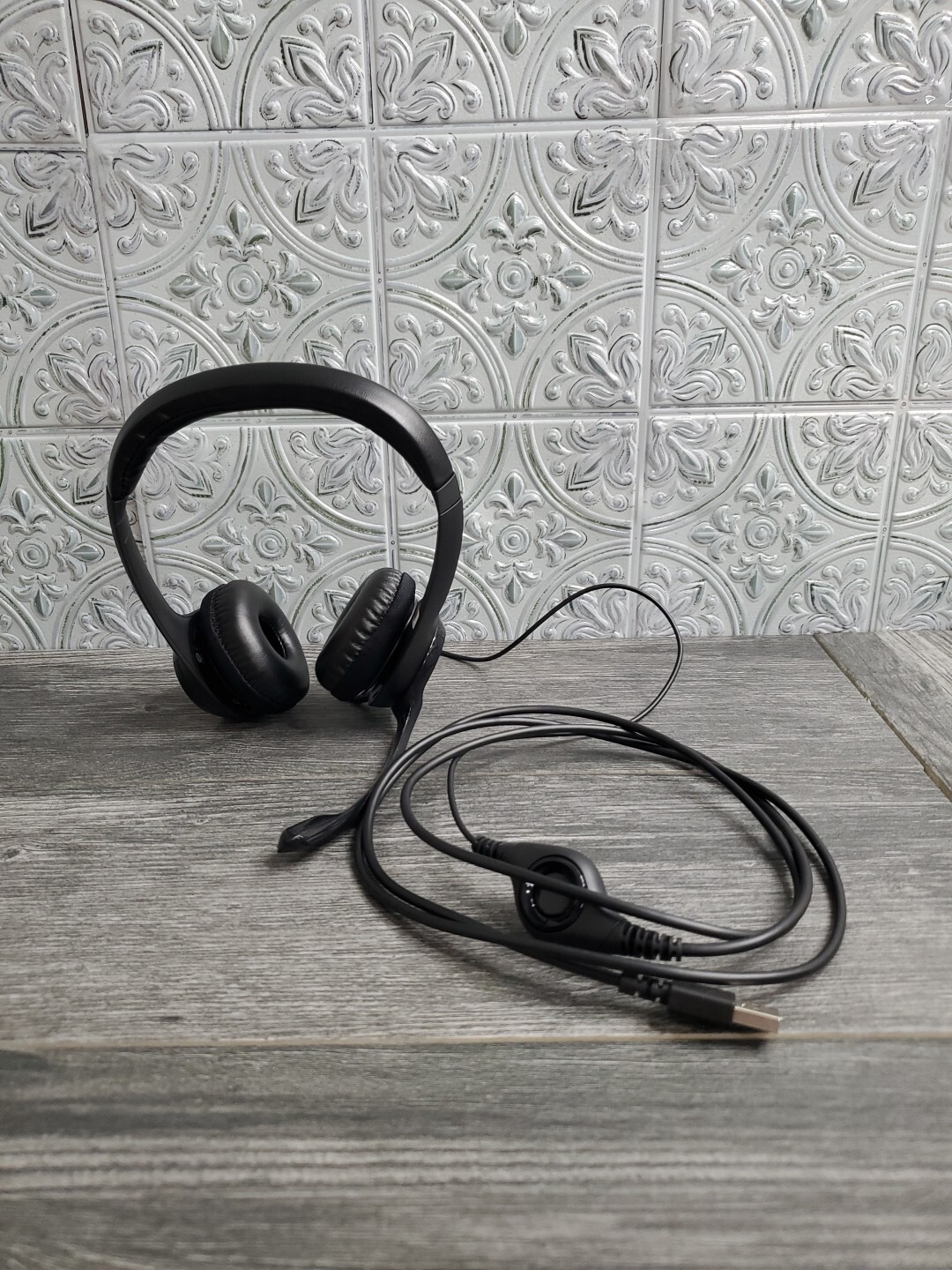 Logitech Logi Headphone Headset Wired Black USB Padded Ears Volume Control Chat 