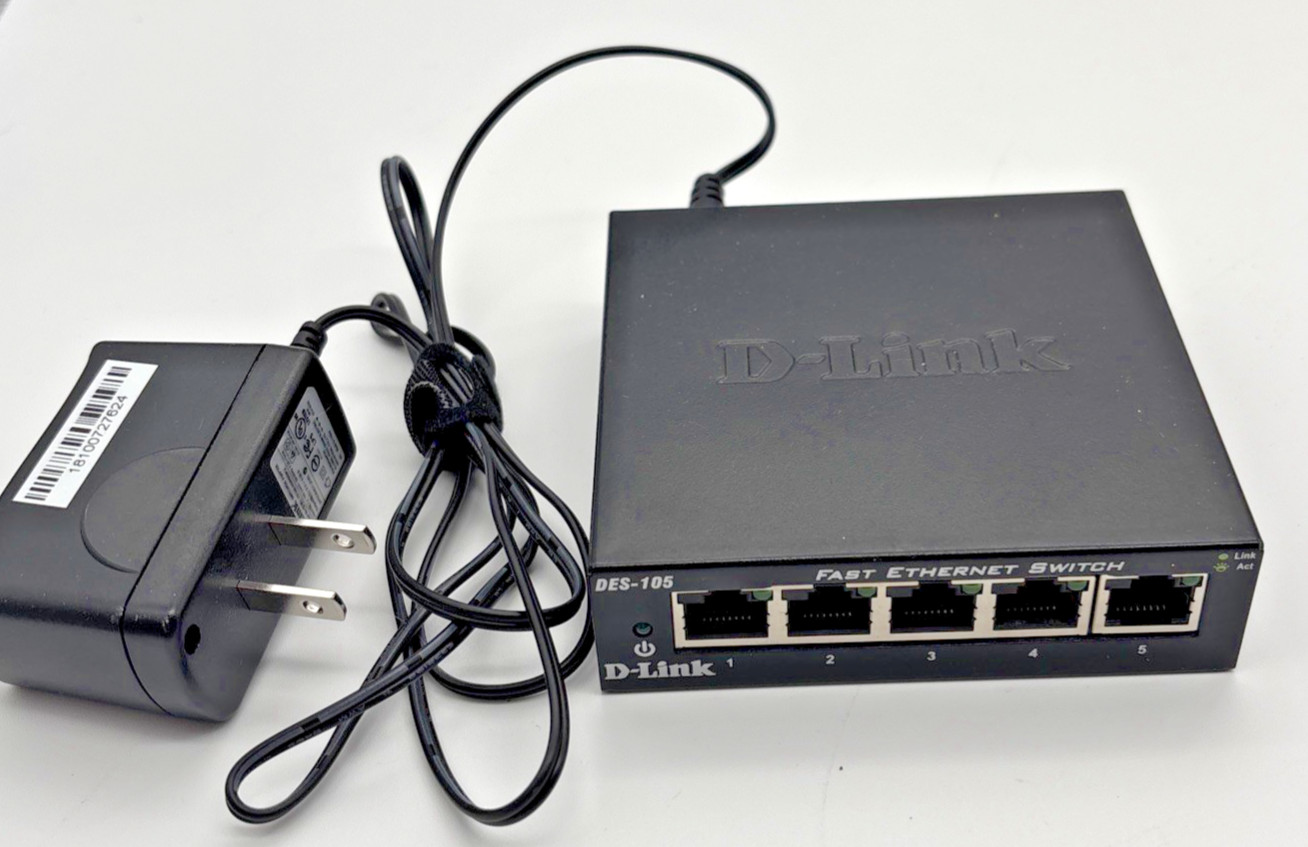 D-Link 5-Port Desktop Gigabit PoE+ Switch 5 Ports Manageable -DES-105 Tested