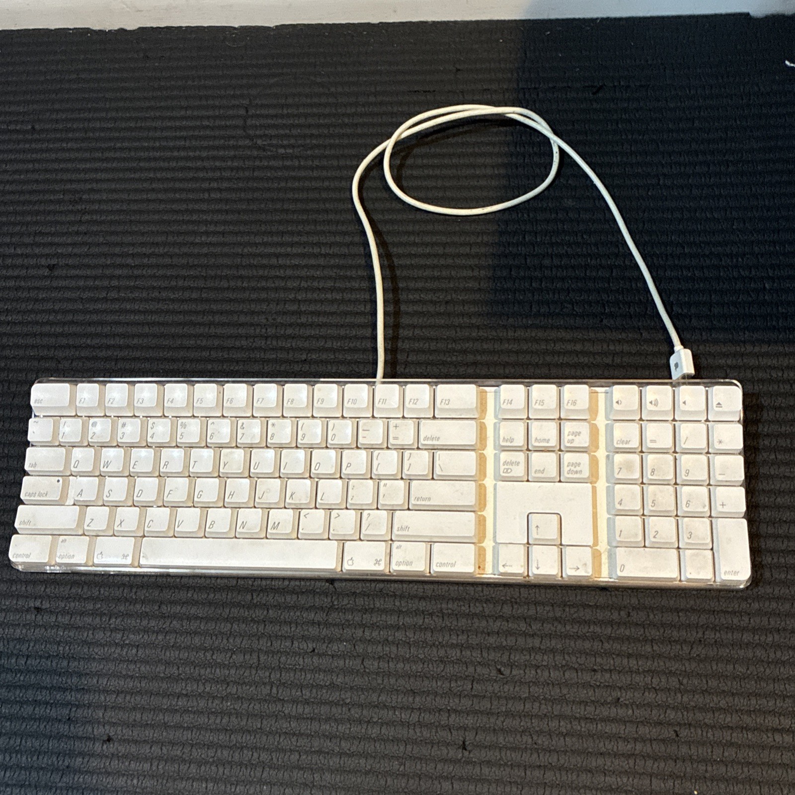 Vintage Apple Mac A1048 White Wired Full Size Keyboard English with 2 USB port