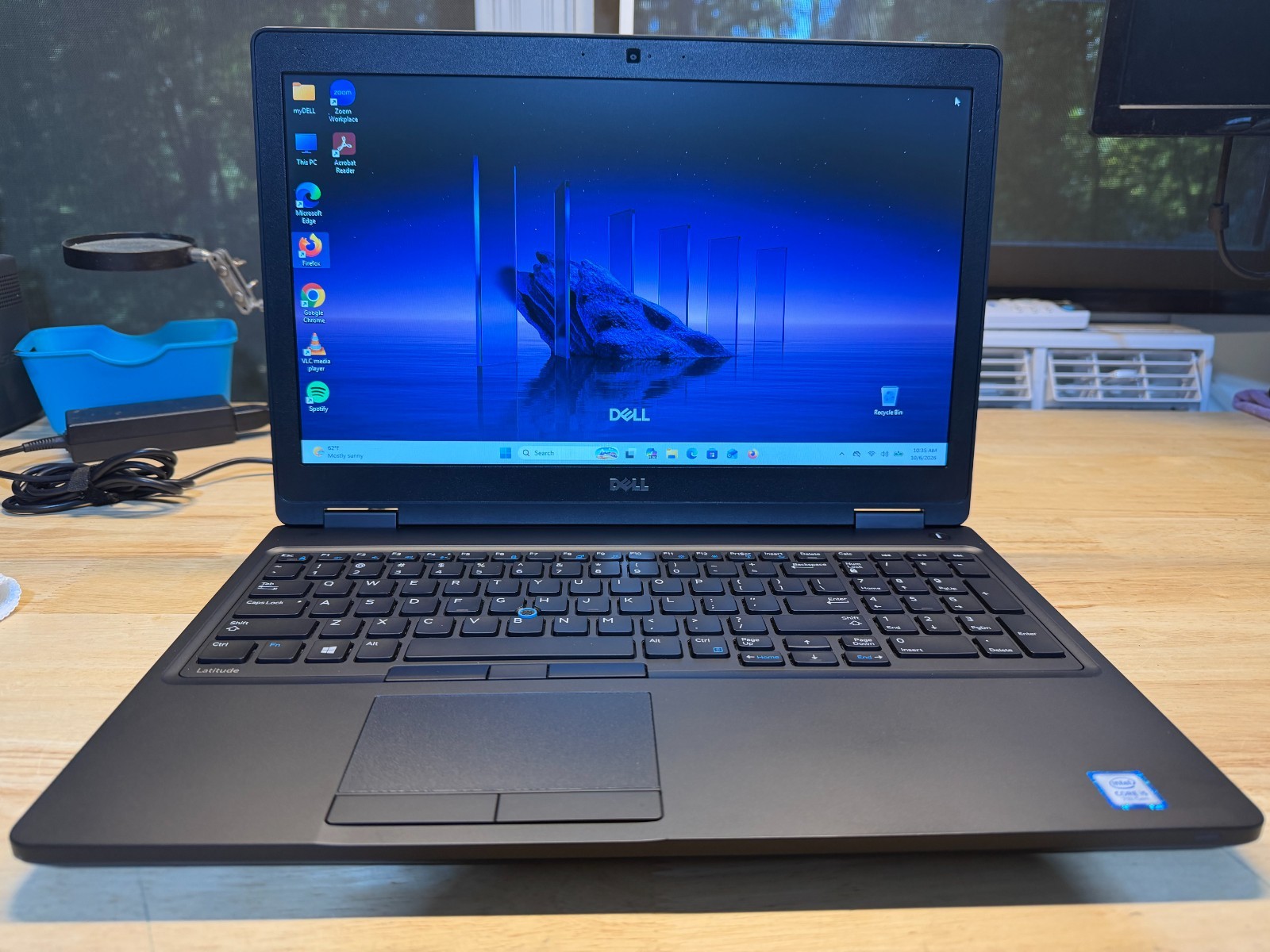 Dell Latitude 5580 Intel Core i5-7200U 2.50GHz 8GB RAM 15.6"  256 GB SSD *READ*