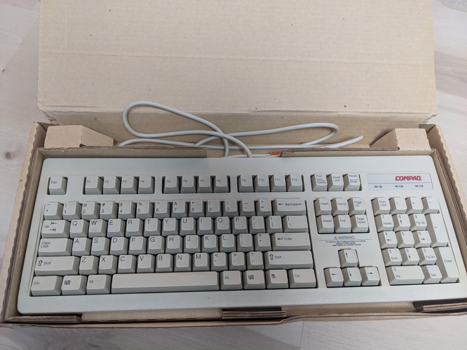 Vintage Compaq 235212-101 RT6656TW Computer Keyboard Untested