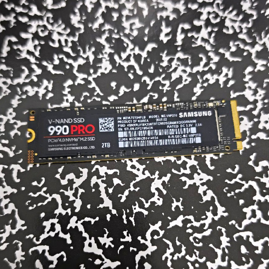 Samsung 990 PRO 2TB PCIe 4.0 NVMe M.2 Internal SSD MZ-V9P2T0