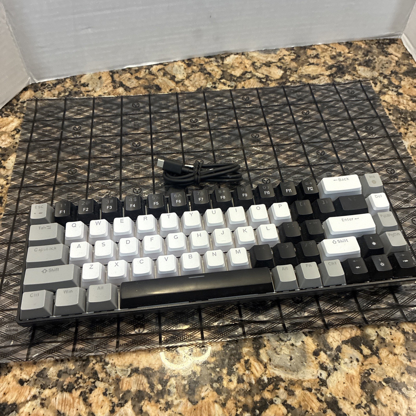 Magegee MK-BOX USB Wired Mechanical Keyboard Black White QWERTY English Layout